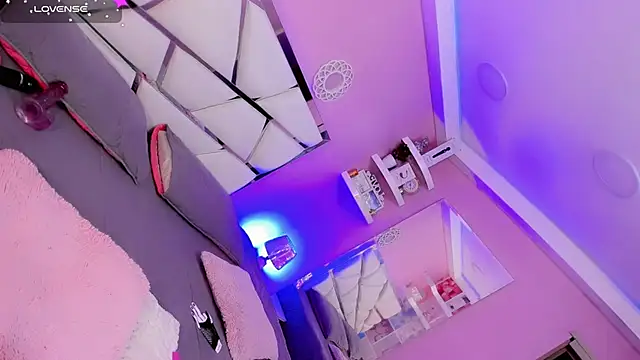 Snapshot of Ariia-janee chatting on November 10, 2025, 5:23 am Ariia-janee online show from November 10, 2025, 5:23 am