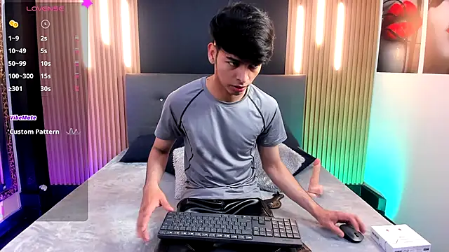 Snapshot of OnlyJos chatting on November 18, 2025, 7:17 pm OnlyJos online show from November 18, 2025, 7:17 pm