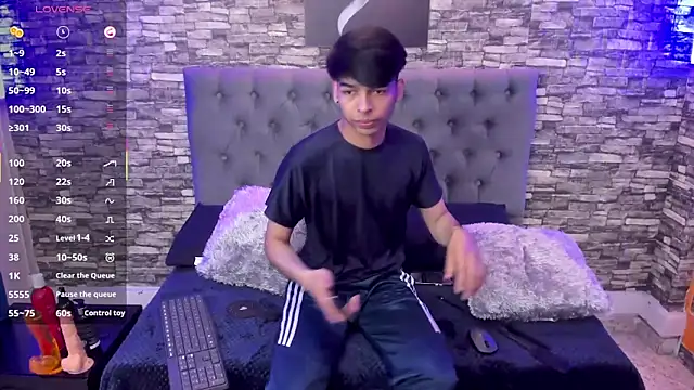 Snapshot of OnlyJos chatting on October 9, 2025, 7:47 pm OnlyJos online show from October 9, 2025, 7:47 pm