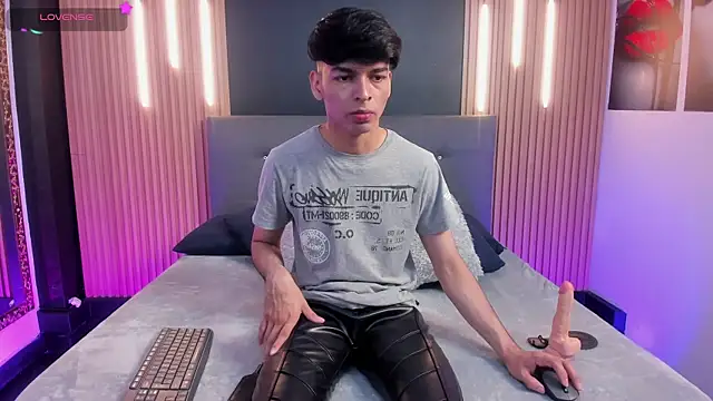 Snapshot of OnlyJos chatting on November 24, 2025, 7:25 pm OnlyJos online show from November 24, 2025, 7:25 pm