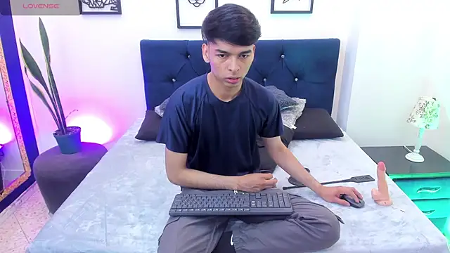 Snapshot of OnlyJos chatting on October 16, 2025, 8:06 pm OnlyJos online show from October 16, 2025, 8:06 pm