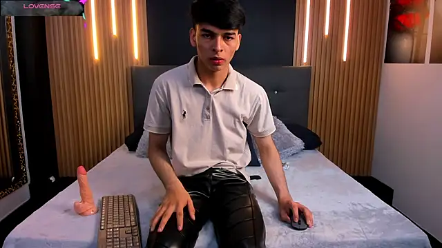 Snapshot of OnlyJos chatting on October 21, 2025, 7:02 pm OnlyJos online show from October 21, 2025, 7:02 pm