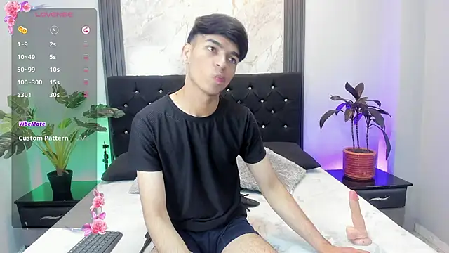 Snapshot of OnlyJos chatting on November 3, 2025, 6:55 pm OnlyJos online show from November 3, 2025, 6:55 pm