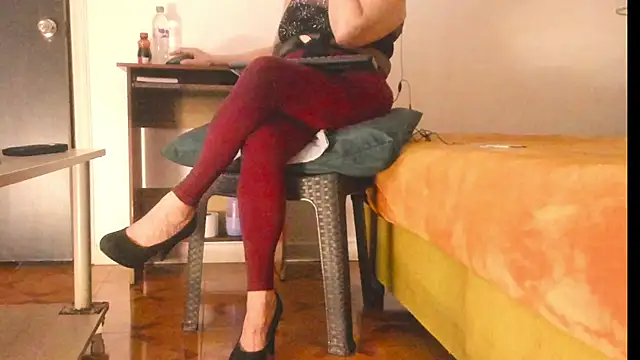 Snapshot of LADY-IN-BLACK chatting on May 14, 2026, 2:14 pm LADY-IN-BLACK online show from May 14, 2026, 2:14 pm