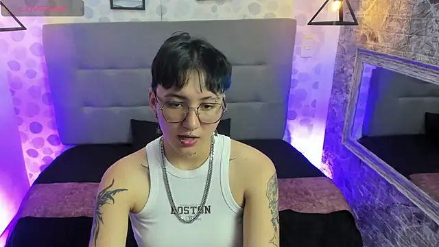 emahills  axelrose online show from September 25, 2025, 11:11 pm
