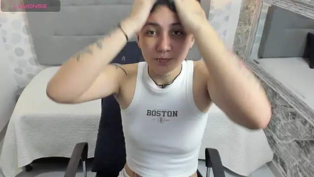 emahills  axelrose online show from September 13, 2025, 8:09 pm