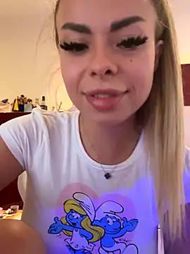 SerraVondeee online show from October 5, 2025, 2:19 pm