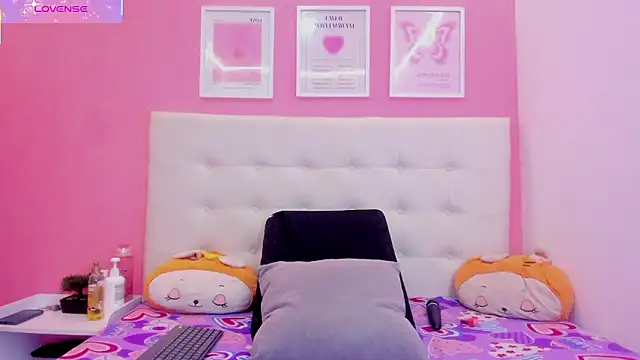 Snapshot of Macarena_05 chatting on March 12, 2026, 12:27 am Macarena 05 online show from March 12, 2026, 12:27 am