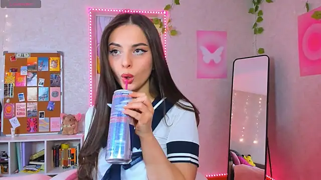 lunariaxoxo online show from November 22, 2025, 12:21 am