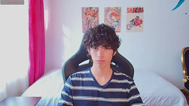 Nude Boy18 online show from July 10, 2026, 9:48 pm
