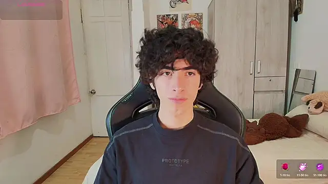 Nude Boy18 online show from April 27, 2026, 11:36 pm