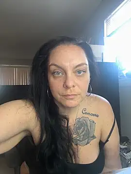 hautemama215 online show from February 4, 2026, 3:07 pm