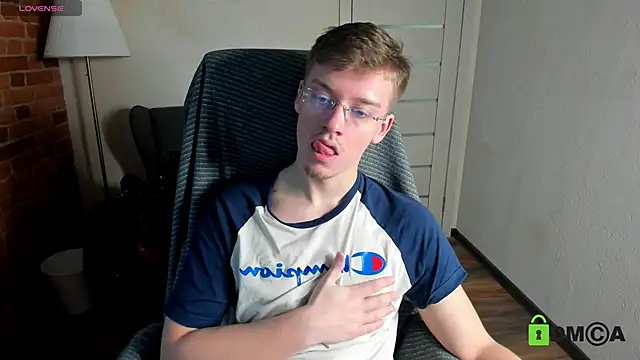 Snapshot of Harm_Dick chatting on November 28, 2025, 10:48 am Harm Dick online show from November 28, 2025, 10:48 am