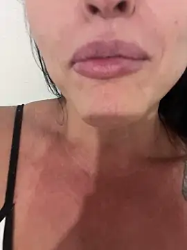 Snapshot of Deusasafada chatting on December 5, 2025, 8:02 am Deusasafada online show from December 5, 2025, 8:02 am