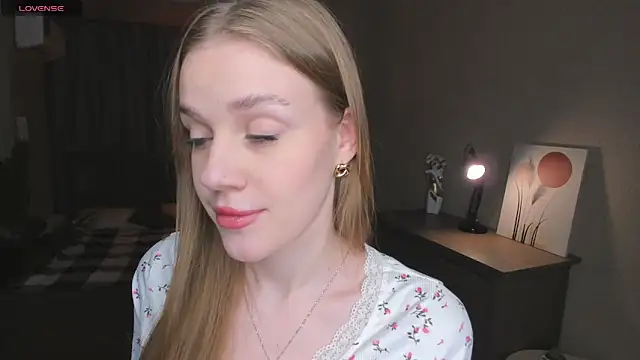 OdellaFrake online show from November 19, 2025, 7:14 pm