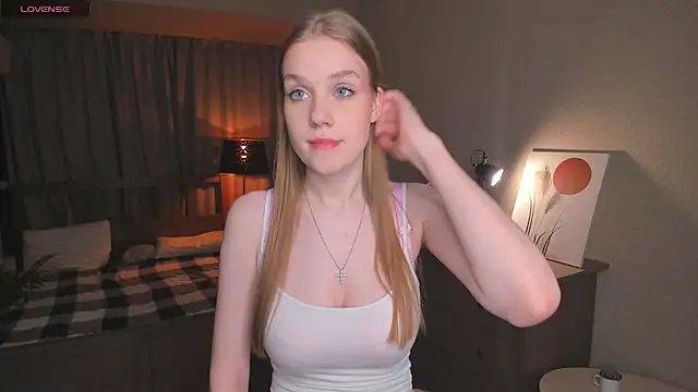 OdellaFrake online show from October 9, 2025, 7:58 pm