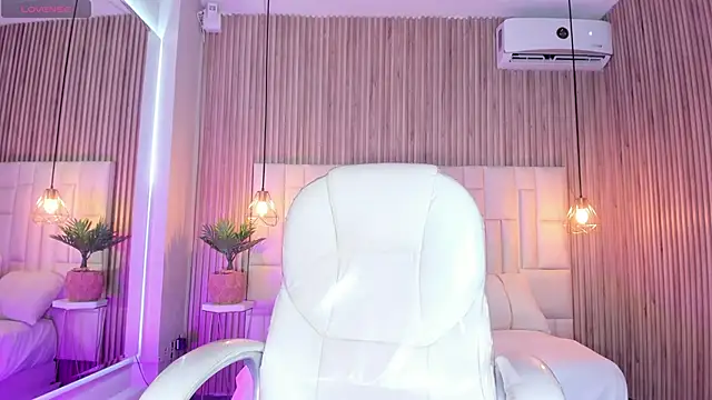 Snapshot of Cloe_Black chatting on November 8, 2025, 4:27 am Cloe Black online show from November 8, 2025, 4:27 am