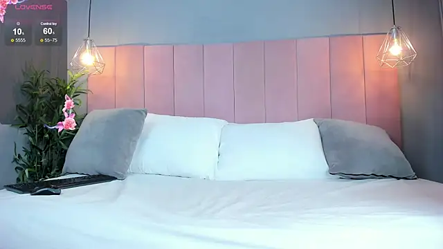 Snapshot of Cloe_Black chatting on October 15, 2025, 5:06 am Cloe Black online show from October 15, 2025, 5:06 am