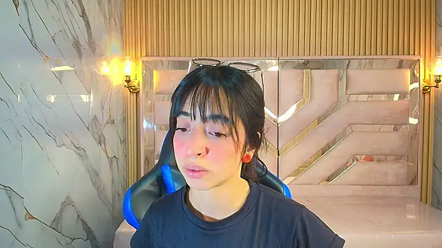 Snapshot of zoe_r_ chatting on October 5, 2025, 3:08 am zoe r online show from October 5, 2025, 3:08 am
