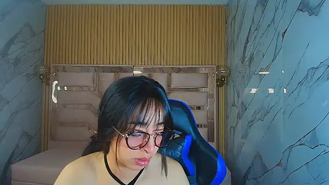 Snapshot of zoe_r_ chatting on November 20, 2025, 3:07 am zoe r online show from November 20, 2025, 3:07 am