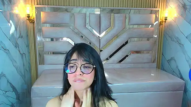 Snapshot of zoe_r_ chatting on October 10, 2025, 3:18 am zoe r online show from October 10, 2025, 3:18 am