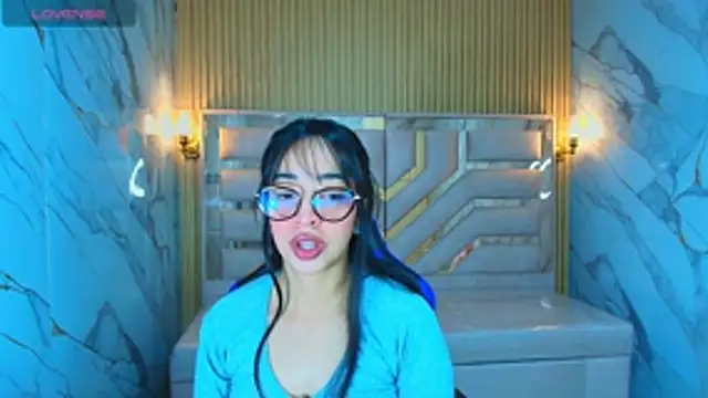 Snapshot of zoe_r_ chatting on December 14, 2025, 3:24 am zoe r online show from December 14, 2025, 3:24 am