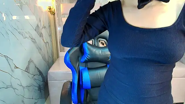 Snapshot of zoe_r_ chatting on October 23, 2025, 3:27 am zoe r online show from October 23, 2025, 3:27 am