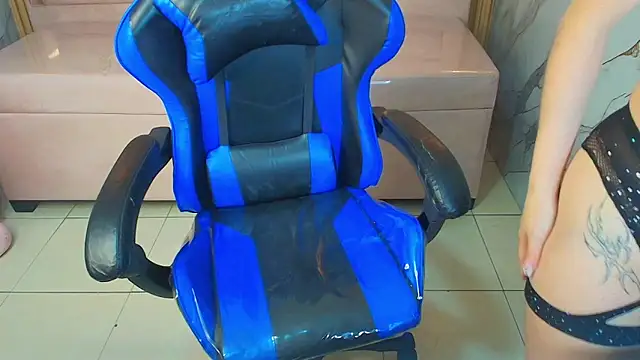 Snapshot of zoe_r_ chatting on November 11, 2025, 3:23 am zoe r online show from November 11, 2025, 3:23 am