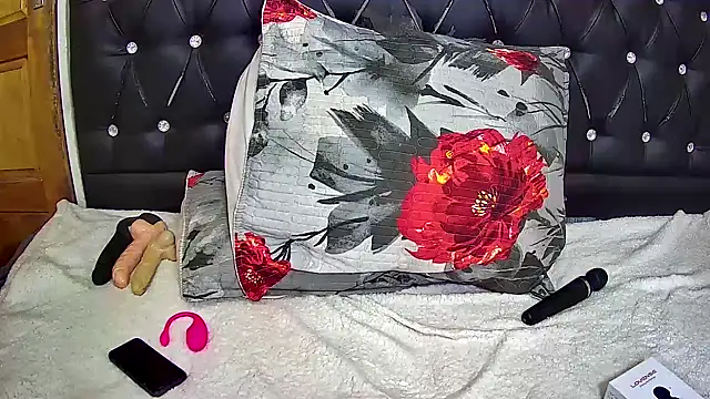 Snapshot of blueyXxX chatting on October 25, 2025, 12:10 am blueyXxX online show from October 25, 2025, 12:10 am