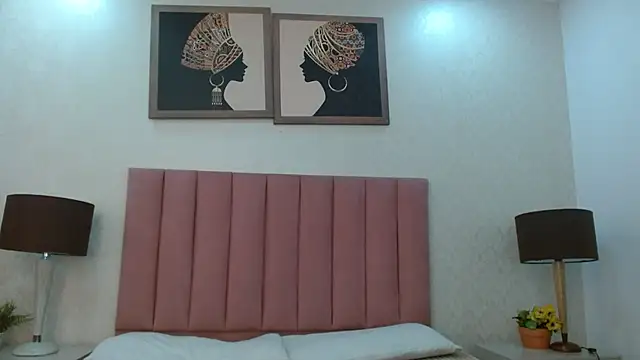 Isabelgh  online show from April 23, 2026, 7:48 pm