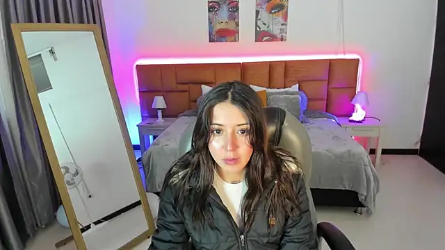 Snapshot of Catti_Brie chatting on April 17, 2026, 11:24 am Catti Brie online show from April 17, 2026, 11:24 am