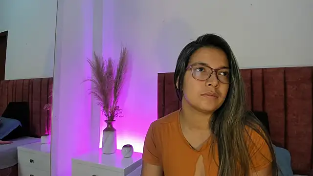 EllieFontanes online show from September 18, 2025, 6:44 pm
