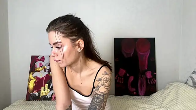 Snapshot of Petal_Couple chatting on November 28, 2025, 9:42 am Petal Couple online show from November 28, 2025, 9:42 am