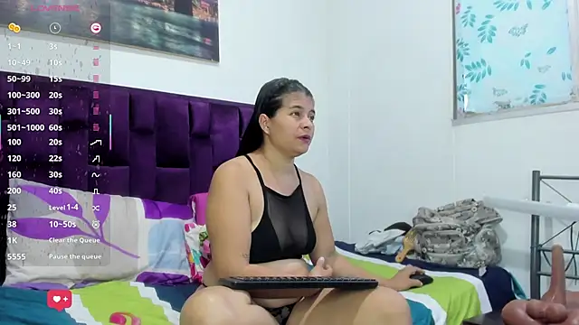 Snapshot of Alicia_Whitee chatting on June 6, 2026, 10:42 am Alicia Whitee online show from June 6, 2026, 10:42 am
