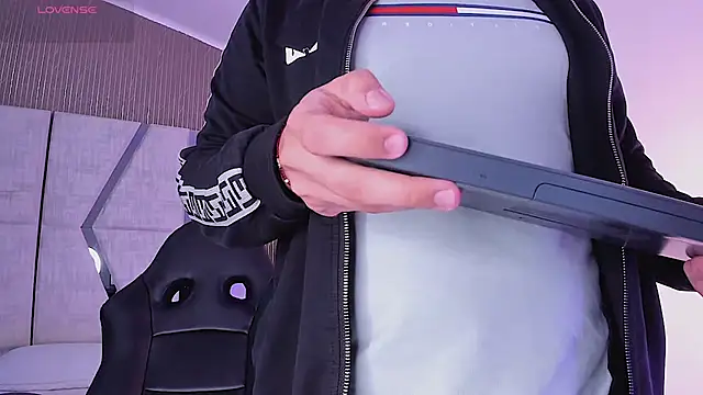 Axel grey  online show from January 17, 2026, 12:42 pm