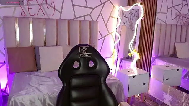 Snapshot of CYRUS_TAY chatting on March 19, 2026, 12:49 pm CYRUS TAY online show from March 19, 2026, 12:49 pm