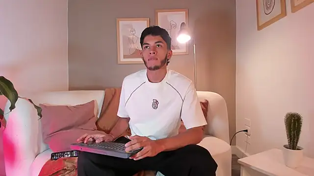 Tylerffoxx online show from May 8, 2026, 9:29 pm