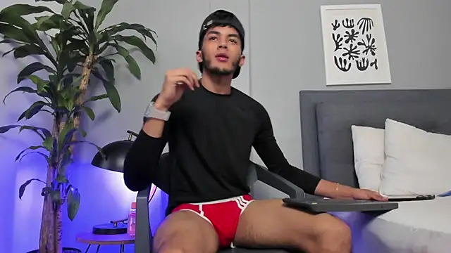 Tylerffoxx online show from May 14, 2026, 7:33 pm