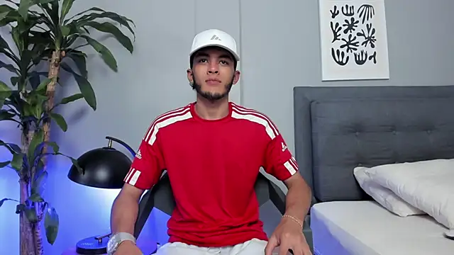 Tylerffoxx online show from May 13, 2026, 9:33 pm