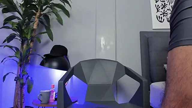 Tylerffoxx online show from May 11, 2026, 9:23 pm