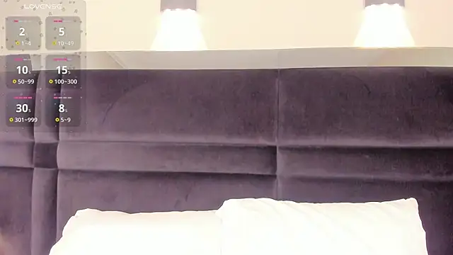 CarolineLee  online show from June 26, 2026, 10:37 pm