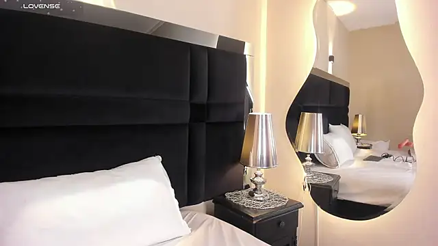 CarolineLee  online show from July 3, 2026, 10:49 pm