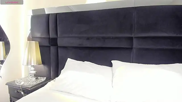 CarolineLee  online show from May 8, 2026, 10:35 pm