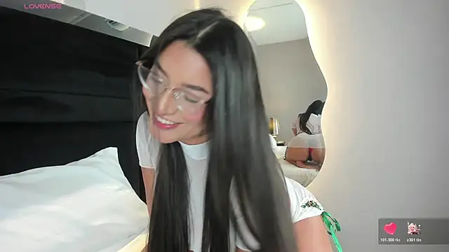 CarolineLee  online show from March 17, 2026, 11:19 pm