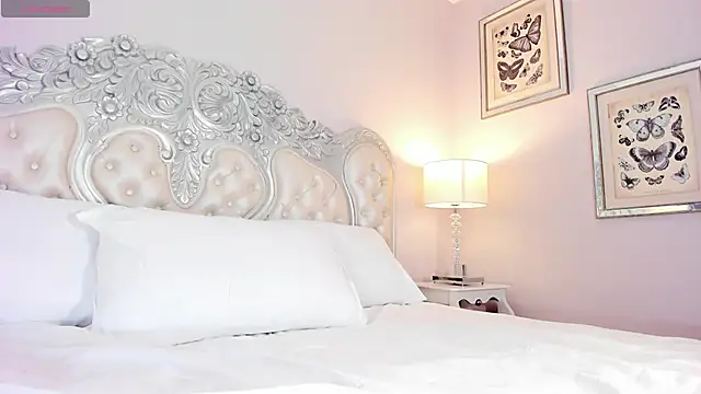 Snapshot of CarolineLee_ chatting on November 19, 2025, 11:05 pm CarolineLee online show from November 19, 2025, 11:05 pm