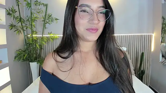 Snapshot of CarolineLee_ chatting on November 12, 2025, 10:46 pm CarolineLee online show from November 12, 2025, 10:46 pm