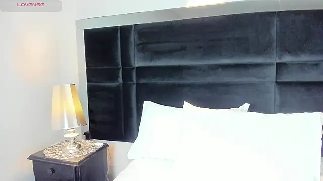 CarolineLee  online show from March 20, 2026, 10:33 pm