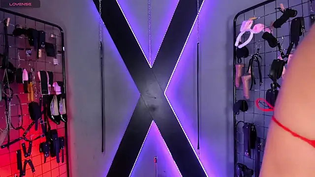 VictoryaLiah BDSM online show from May 13, 2026, 10:44 am