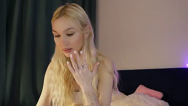 cuteleraay online show from February 22, 2026, 8:54 pm