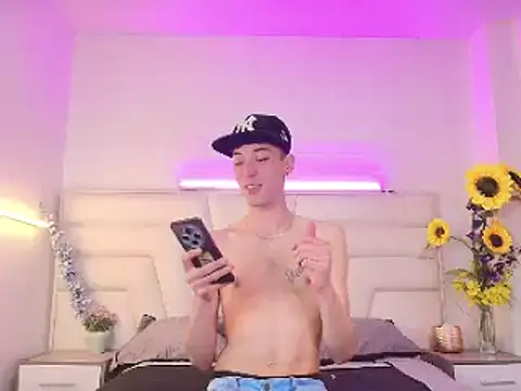 Snapshot of Ashton_Myers chatting on November 3, 2025, 8:12 pm Ashton Myers online show from November 3, 2025, 8:12 pm